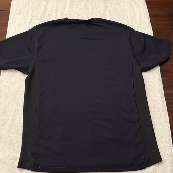 GAP Athletic Fit Tee - Picture 7 of 7